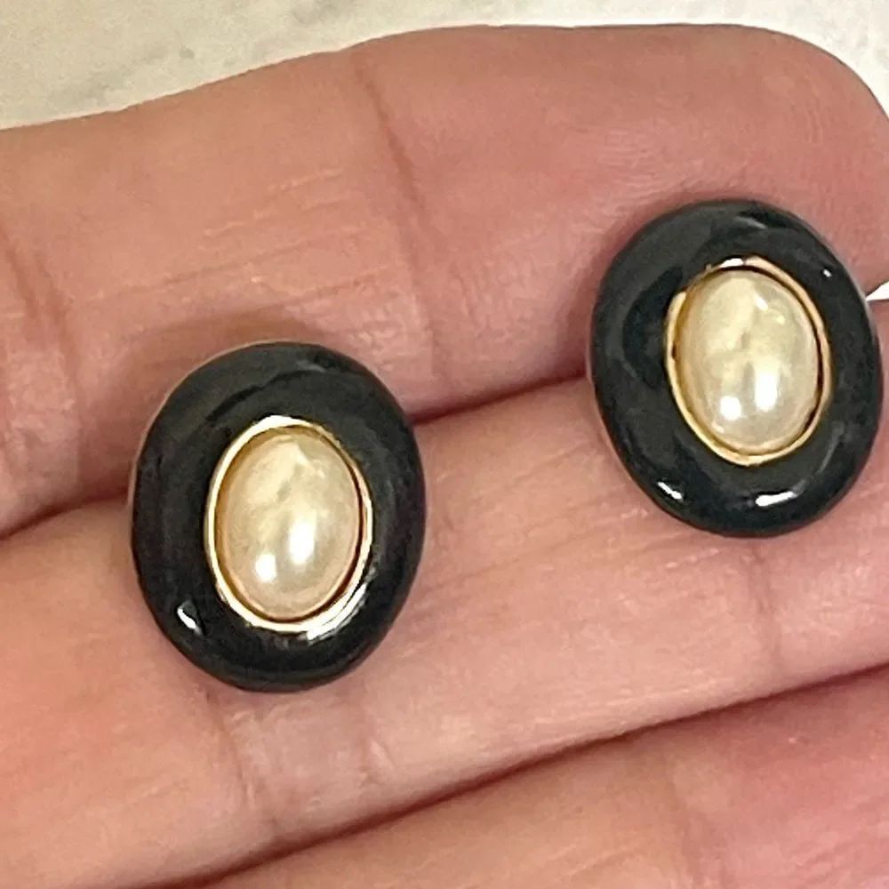 Small post faux Pearl gold tone black enamel earrings
